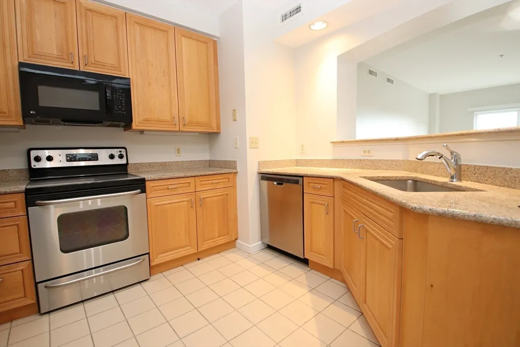 2 bed, 2 bath apartment for rent at 175 Cottage St Unit 702, Chelsea — photo 5 of 32