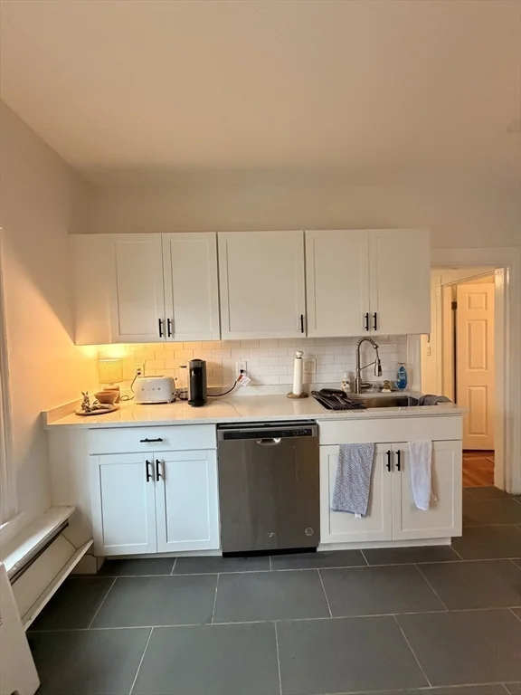 4 bed, 2 bath apartment for rent at 175 Everett Unit 1, Allston — photo 4 of 25