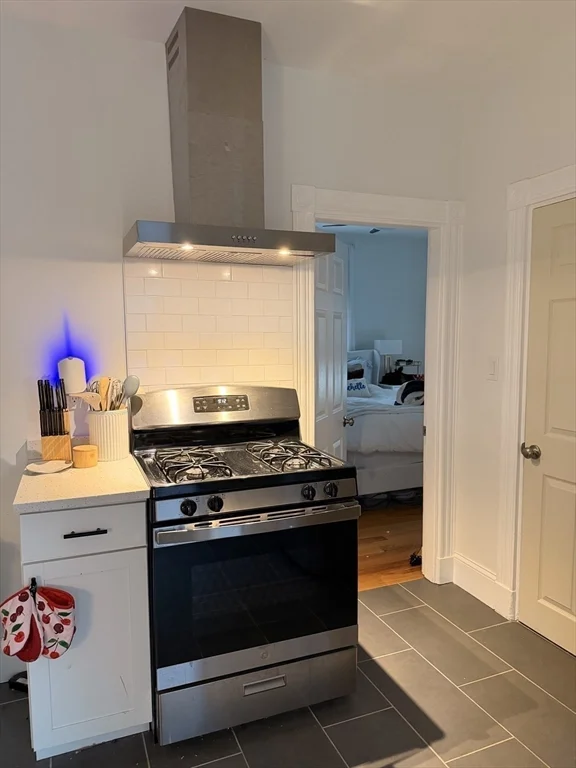 4 bed, 2 bath apartment for rent at 175 Everett Unit 1, Allston — photo 6 of 25