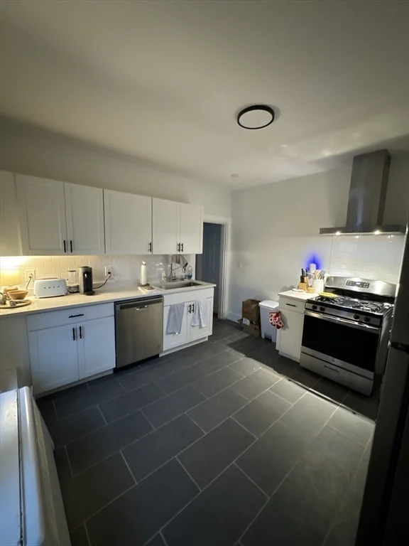 4 bed, 2 bath apartment for rent at 175 Everett Unit 1, Allston — photo 7 of 25
