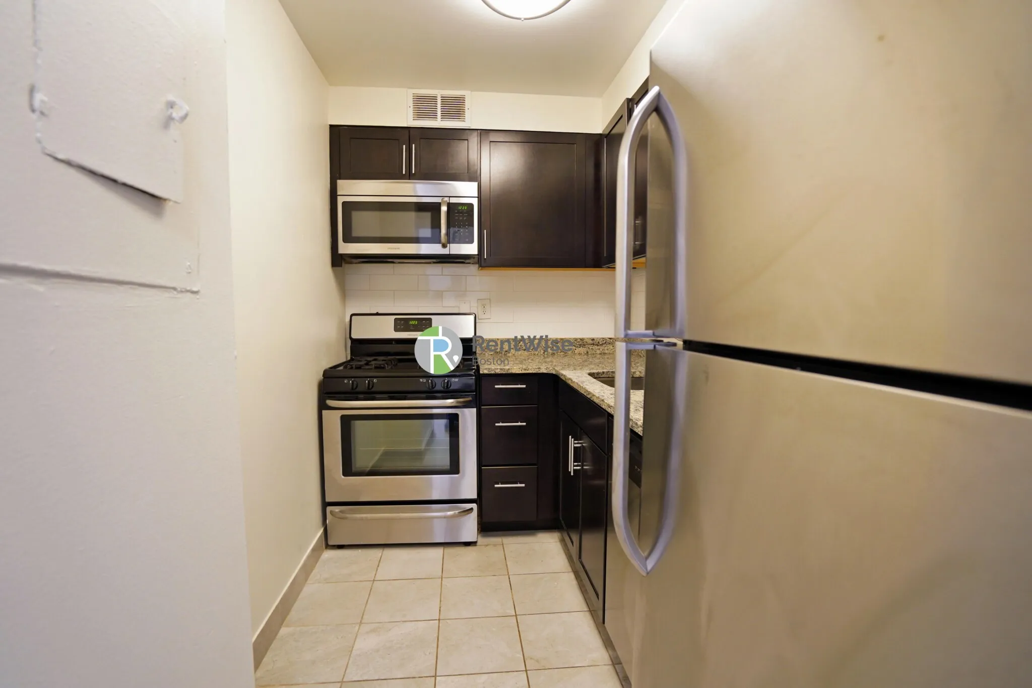 2 bed, 1.5 bath apartment for rent at 175 Freeman St Unit 802, North Brookline — photo 4 of 37