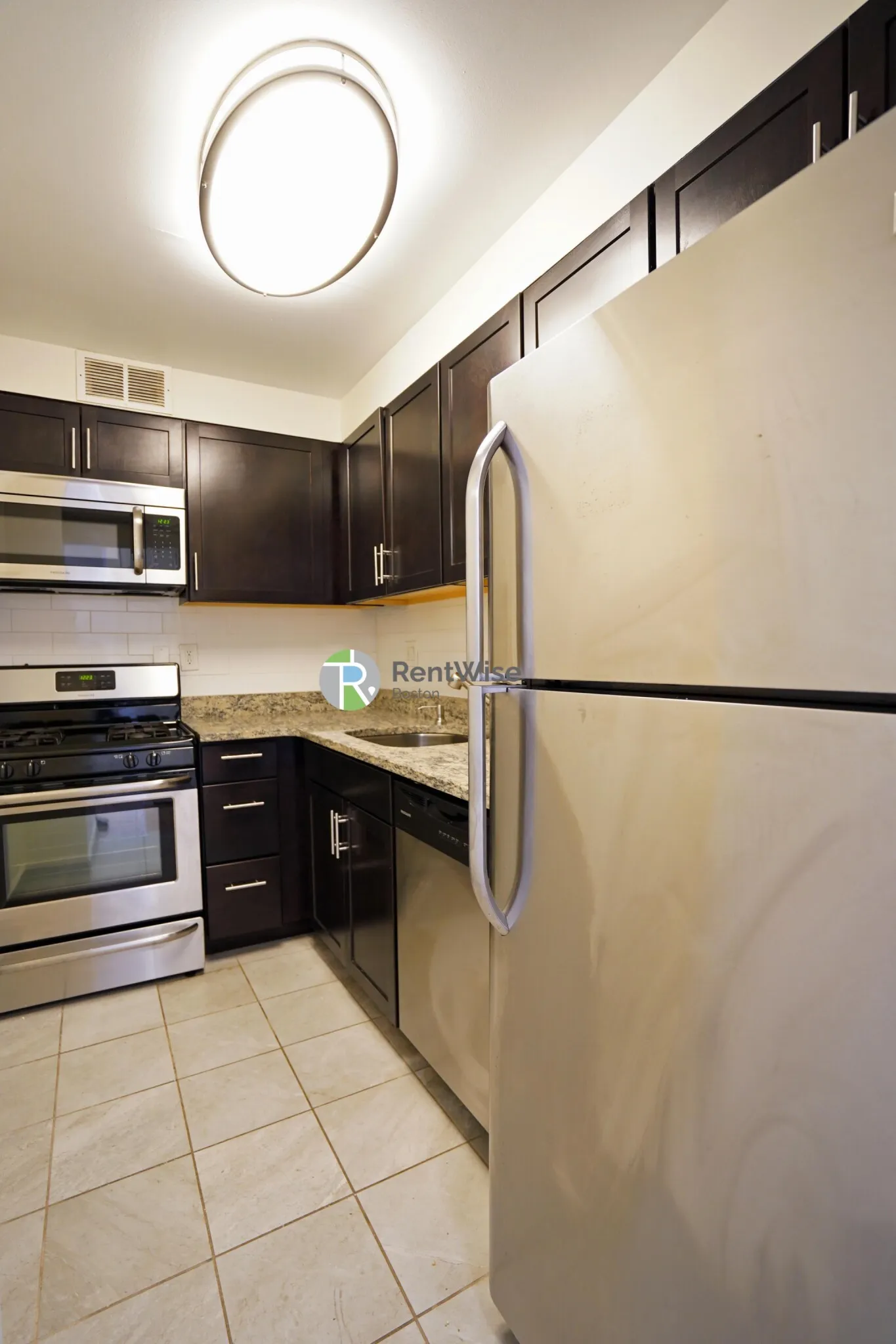 2 bed, 1.5 bath apartment for rent at 175 Freeman St Unit 802, North Brookline — photo 5 of 37