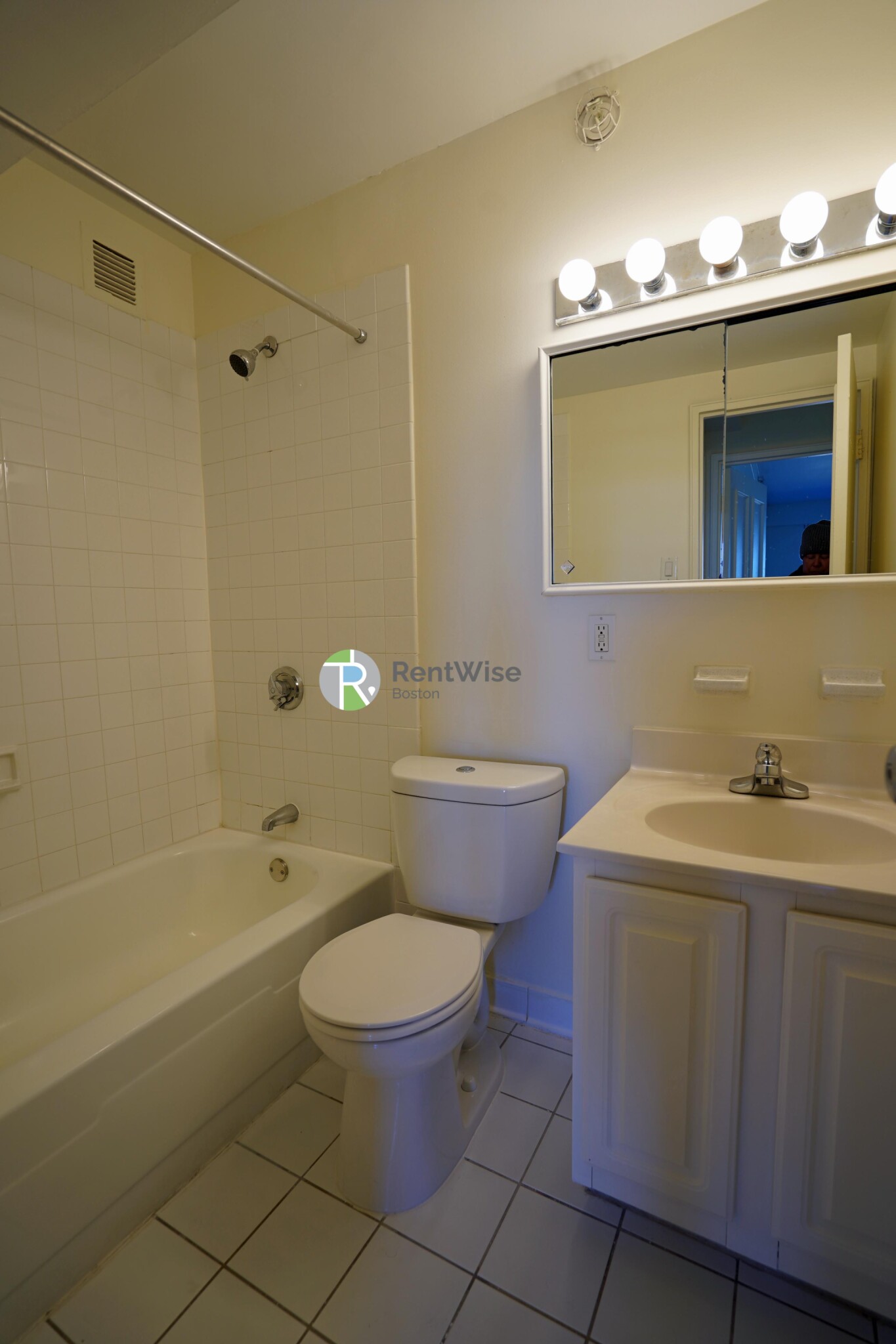 3 bed, 1.5 bath apartment for rent at 175 Freeman St Unit 811, North Brookline — photo 19 of 25