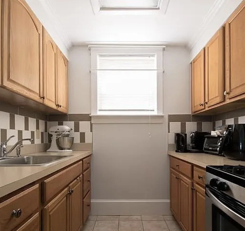 2 bed, 1 bath apartment for rent at 175 Grinnell Unit 1, Fall River — photo 3 of 10