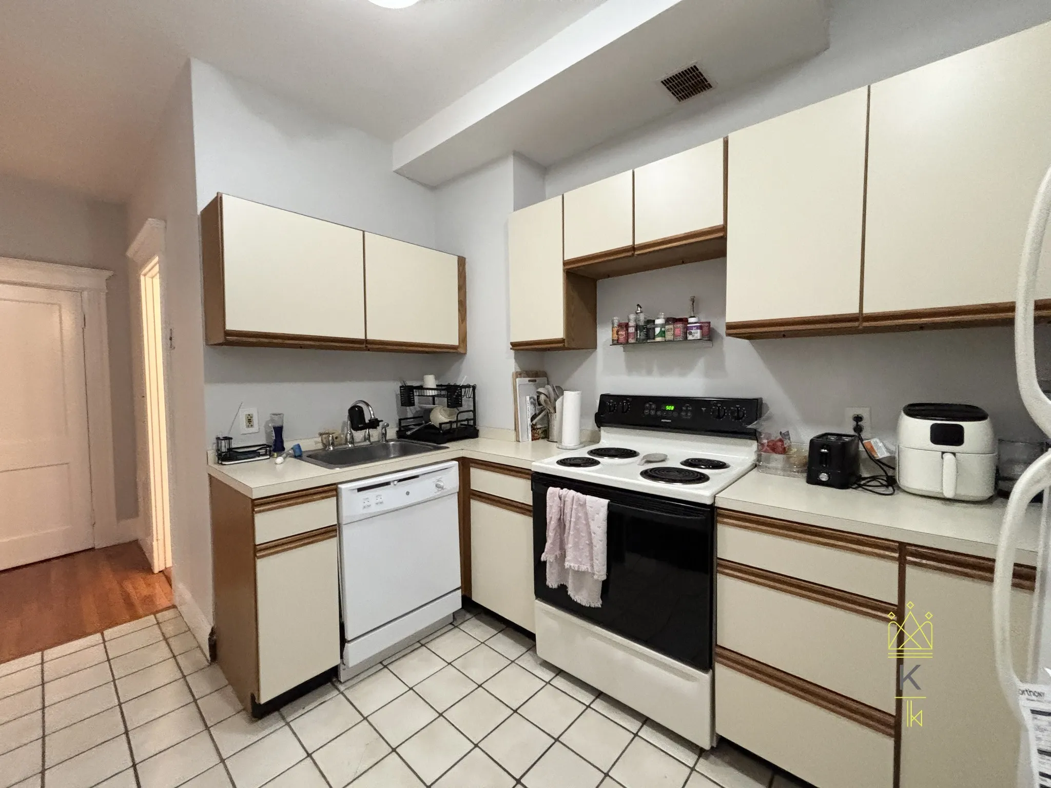 2 bed, 1 bath apartment for rent at 175 Harvard St Unit 2, Coolidge Corner — photo 5 of 12