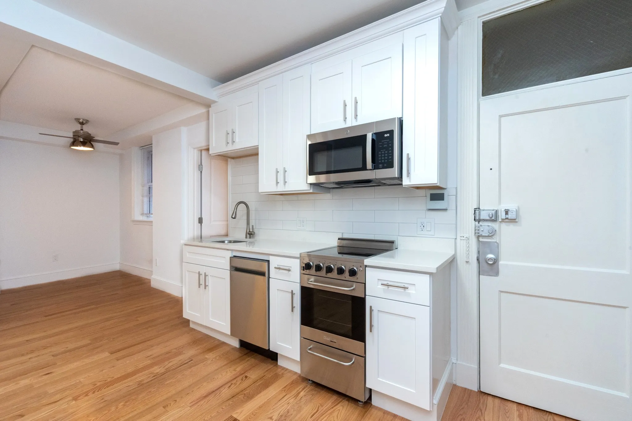 3 bed, 1 bath apartment for rent at 175 Hemenway St Unit 6, Fenway — photo 4 of 17