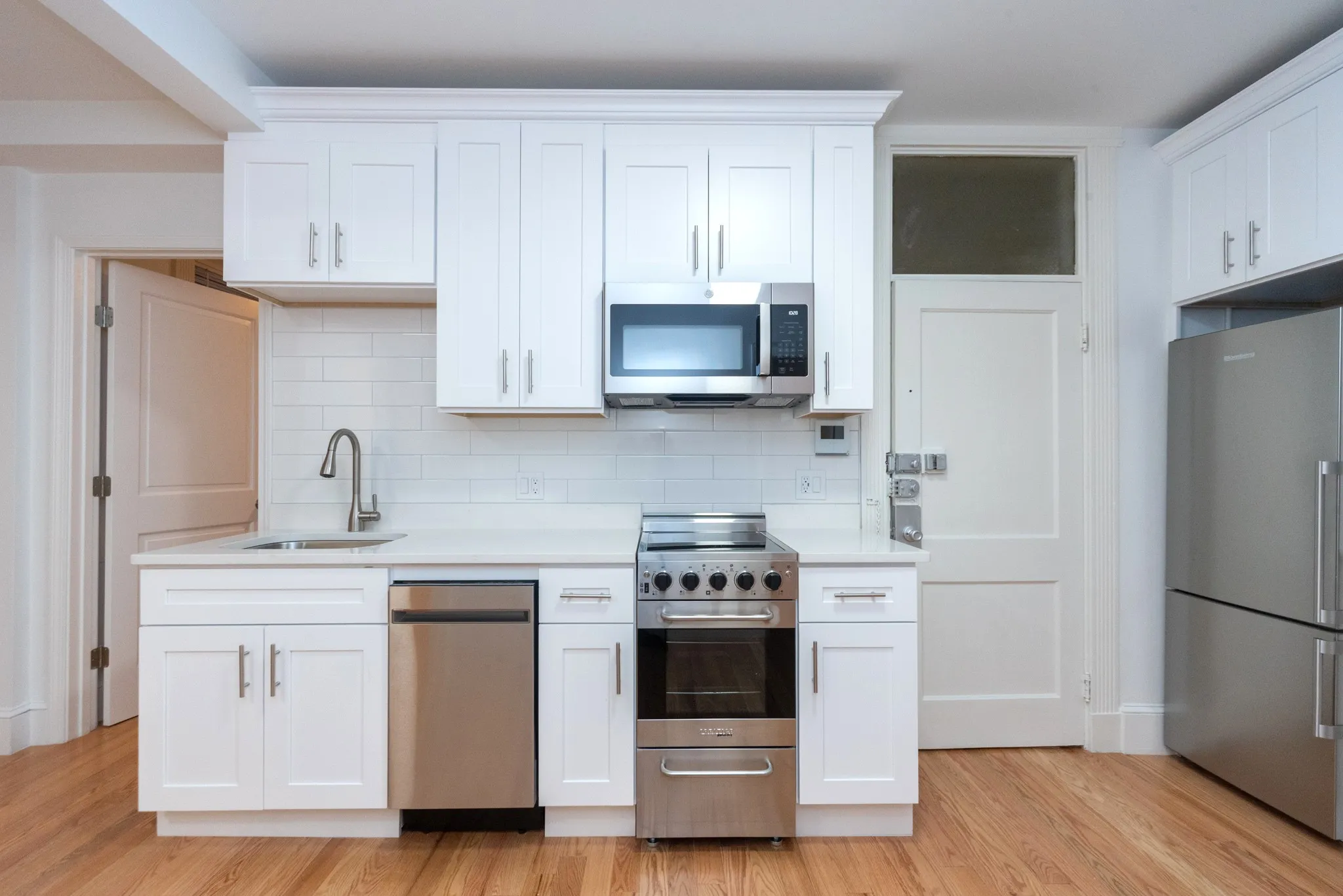 3 bed, 1 bath apartment for rent at 175 Hemenway St Unit 6, Fenway — photo 3 of 17