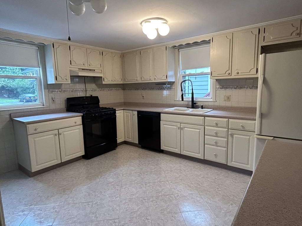3 bed, 2 bath apartment for rent at 175 Maple St Unit 0, Malden — photo 1 of 17
