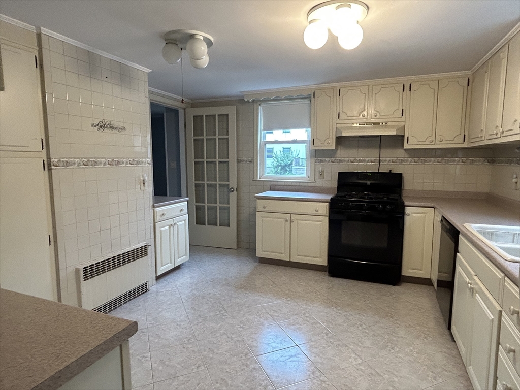 3 bed, 2 bath apartment for rent at 175 Maple St Unit 0, Malden — photo 2 of 17