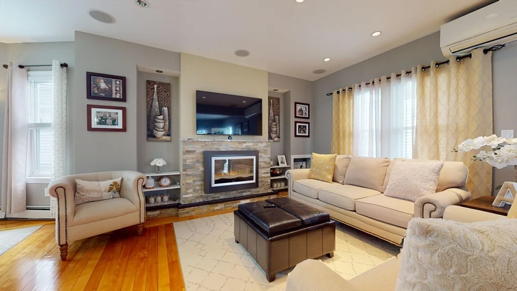 3 bed, 1 bath apartment for rent at 175 Mount Vernon Unit 2, Malden — photo 1 of 17