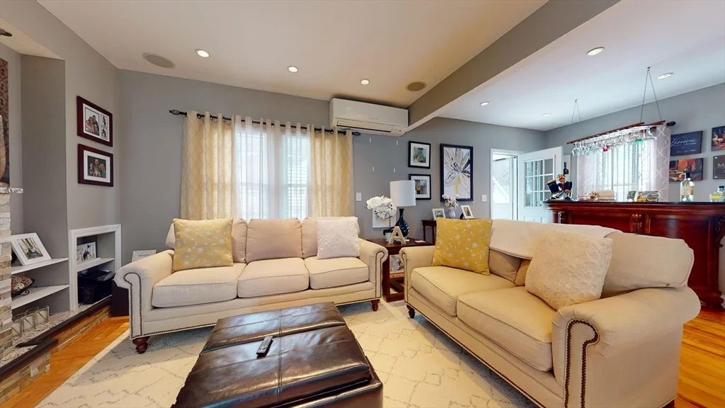 3 bed, 1 bath apartment for rent at 175 Mount Vernon Unit 2, Malden — photo 2 of 17