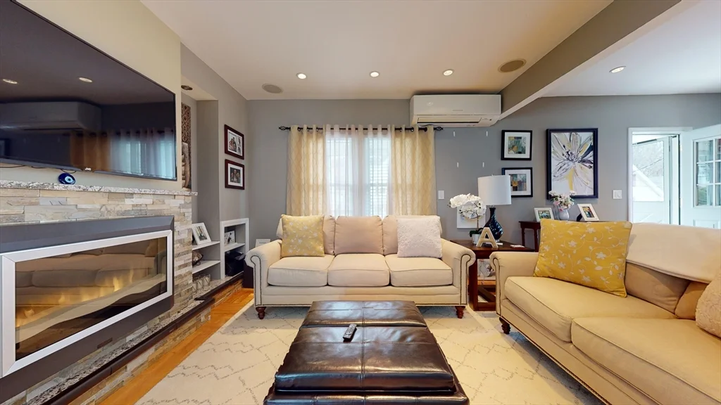 3 bed, 1 bath apartment for rent at 175 Mount Vernon Unit 2, Malden — photo 3 of 17