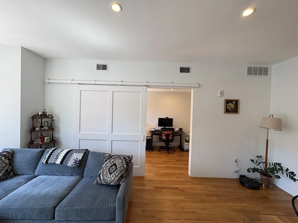 2 bed, 1 bath apartment for rent at 175 Newbury St Unit 300, Back Bay — photo 9 of 17