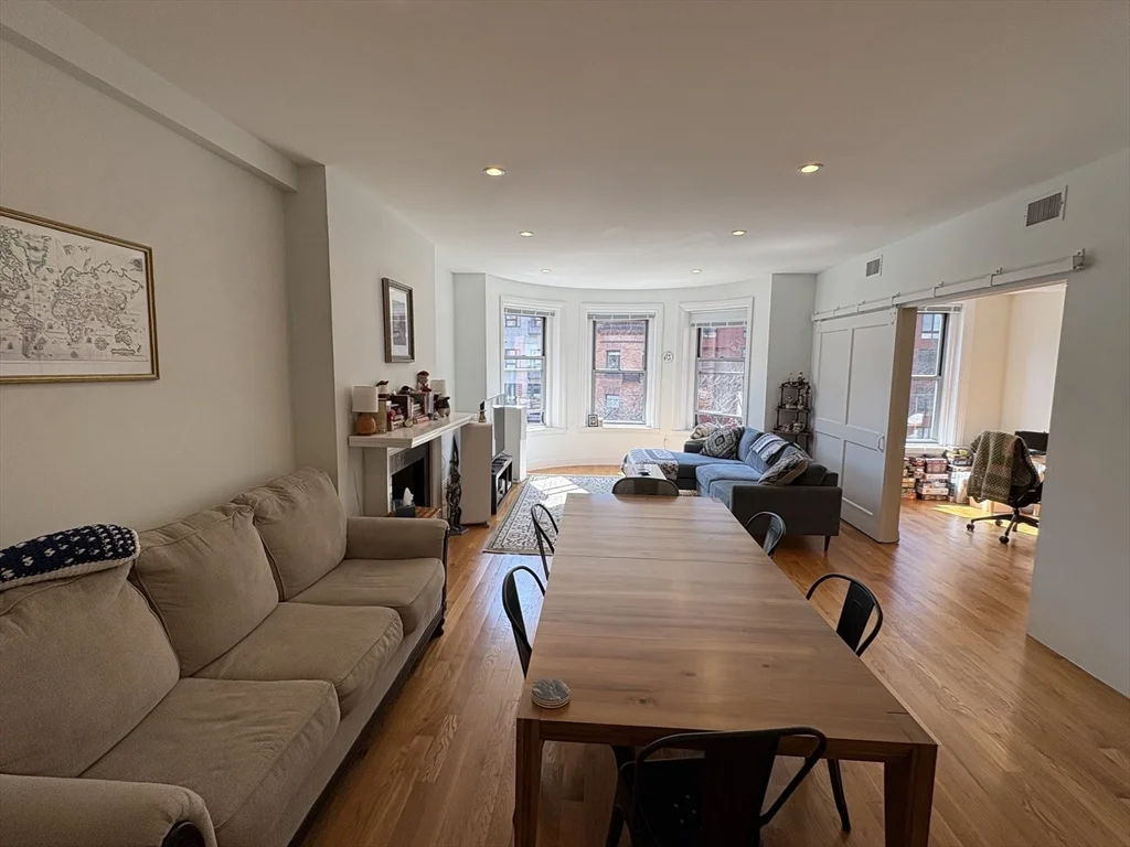 2 bed, 1 bath apartment for rent at 175 Newbury St Unit 300, Back Bay — photo 4 of 17