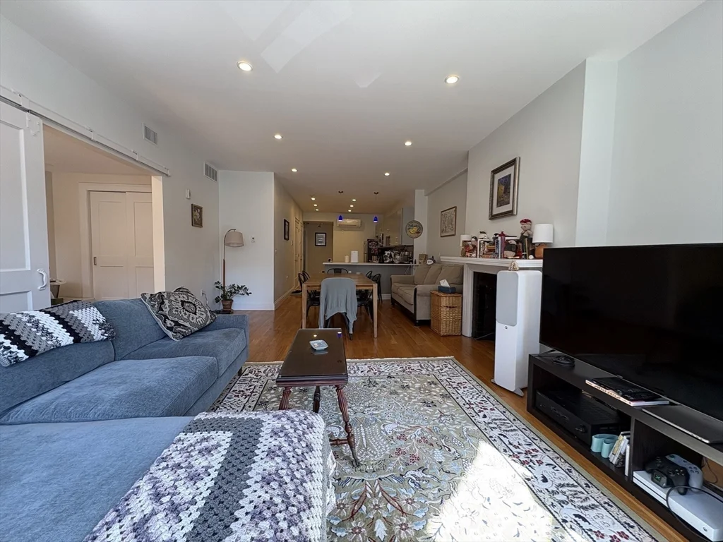 2 bed, 1 bath apartment for rent at 175 Newbury St Unit 300, Back Bay — photo 7 of 17