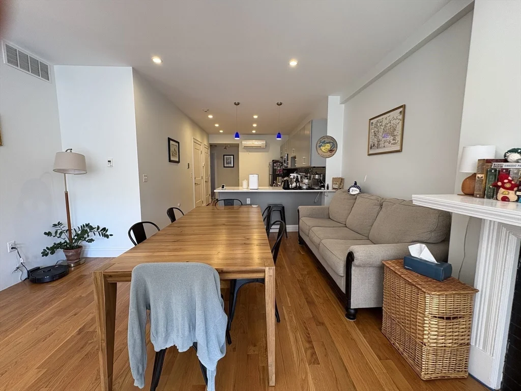 2 bed, 1 bath apartment for rent at 175 Newbury St Unit 300, Back Bay — photo 8 of 17