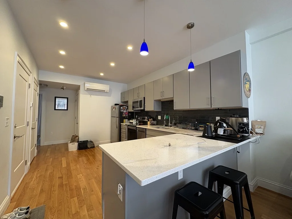 2 bed, 1 bath apartment for rent at 175 Newbury St Unit 300, Back Bay — photo 2 of 17