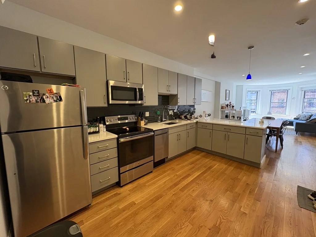 2 bed, 1 bath apartment for rent at 175 Newbury St Unit 300, Back Bay
