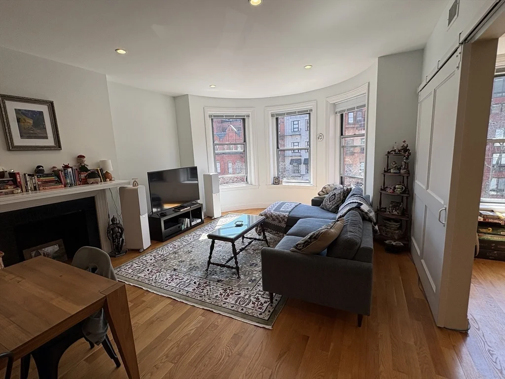 2 bed, 1 bath apartment for rent at 175 Newbury St Unit 300, Back Bay — photo 5 of 17