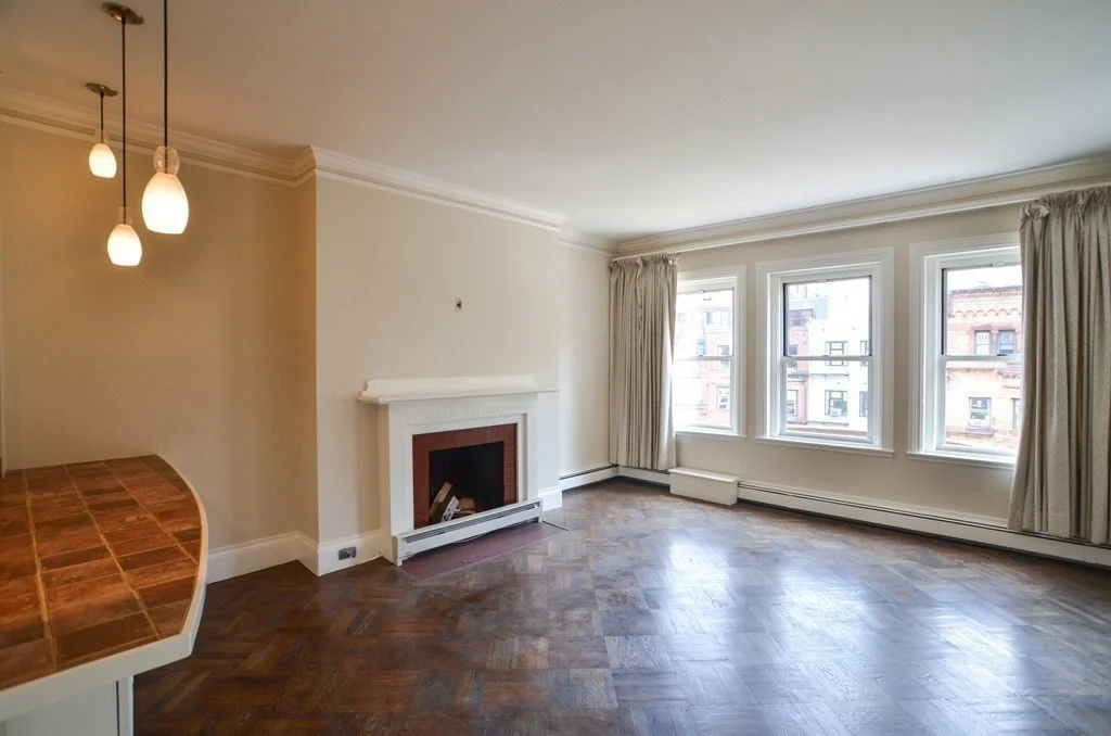 1 bed, 1 bath apartment for rent at 175 Newbury St Unit 4, Back Bay — photo 1 of 10
