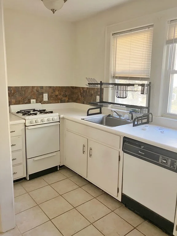 2 bed, 1 bath apartment for rent at 175 Putnam Unit 1L, Quincy — photo 5 of 11