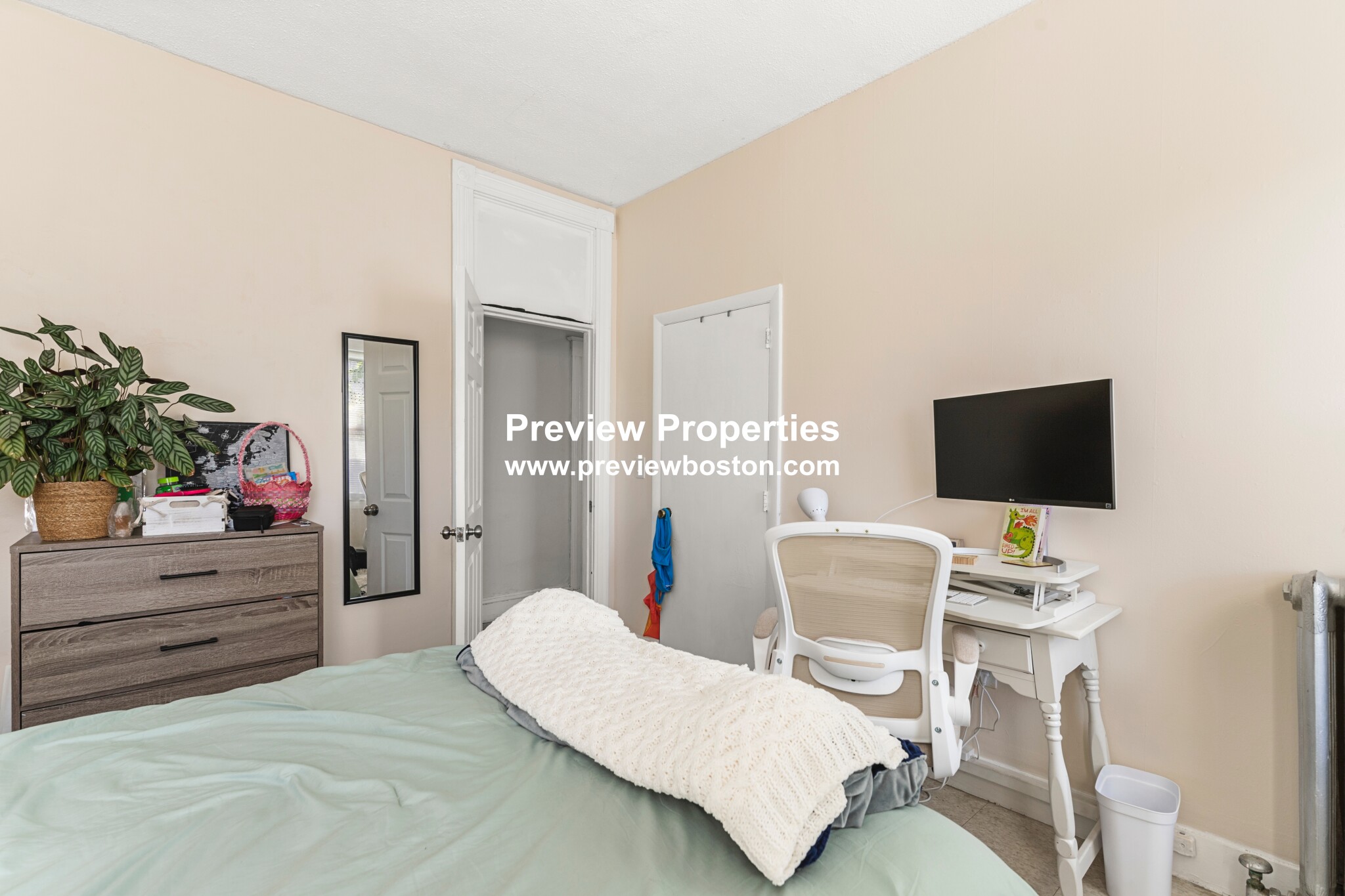 5 bed, 1 bath apartment for rent at 175 River St Unit 3P, Riverside — photo 11 of 17
