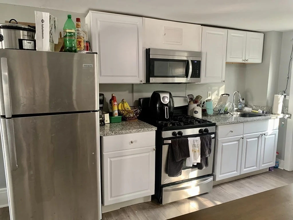 3 bed, 2 bath apartment for rent at 175 West 8th Unit 3, Boston — photo 4 of 18