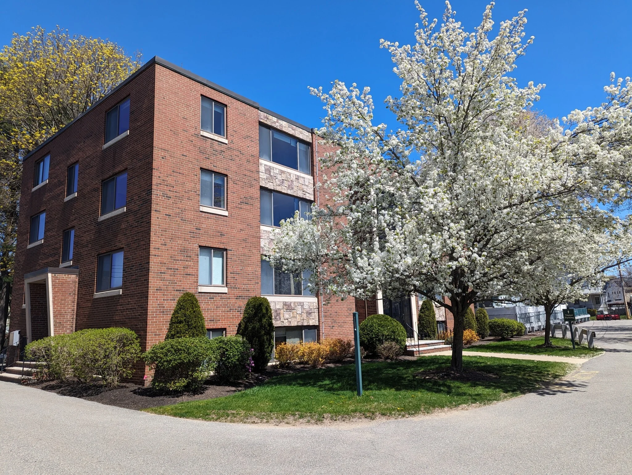 1 bed, 1 bath apartment for rent at 175 West Wyoming Ave Unit 40, Melrose — photo 14 of 21