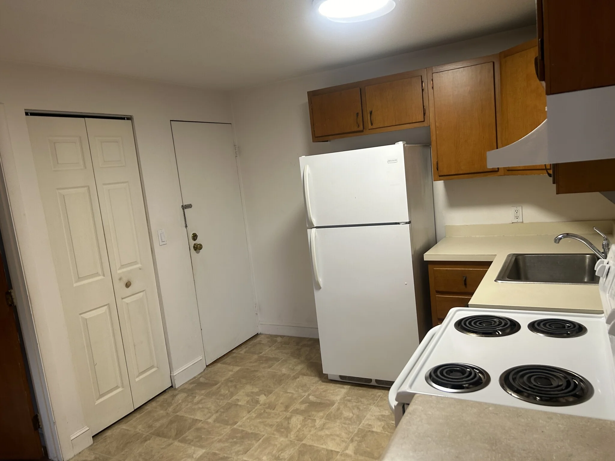 1 bed, 1 bath apartment for rent at 175 West Wyoming Ave Unit 40, Melrose — photo 5 of 21
