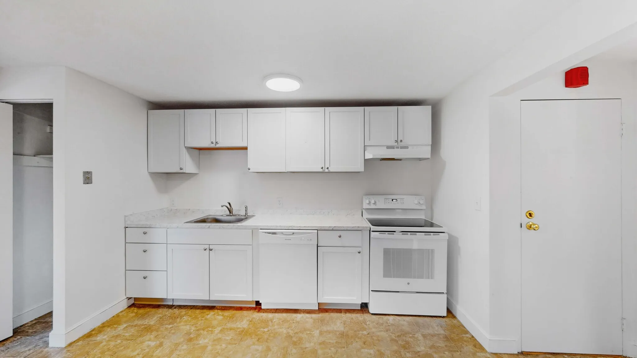 2 bed, 1 bath apartment for rent at 175 West Wyoming Ave Unit 42, Melrose — photo 4 of 27
