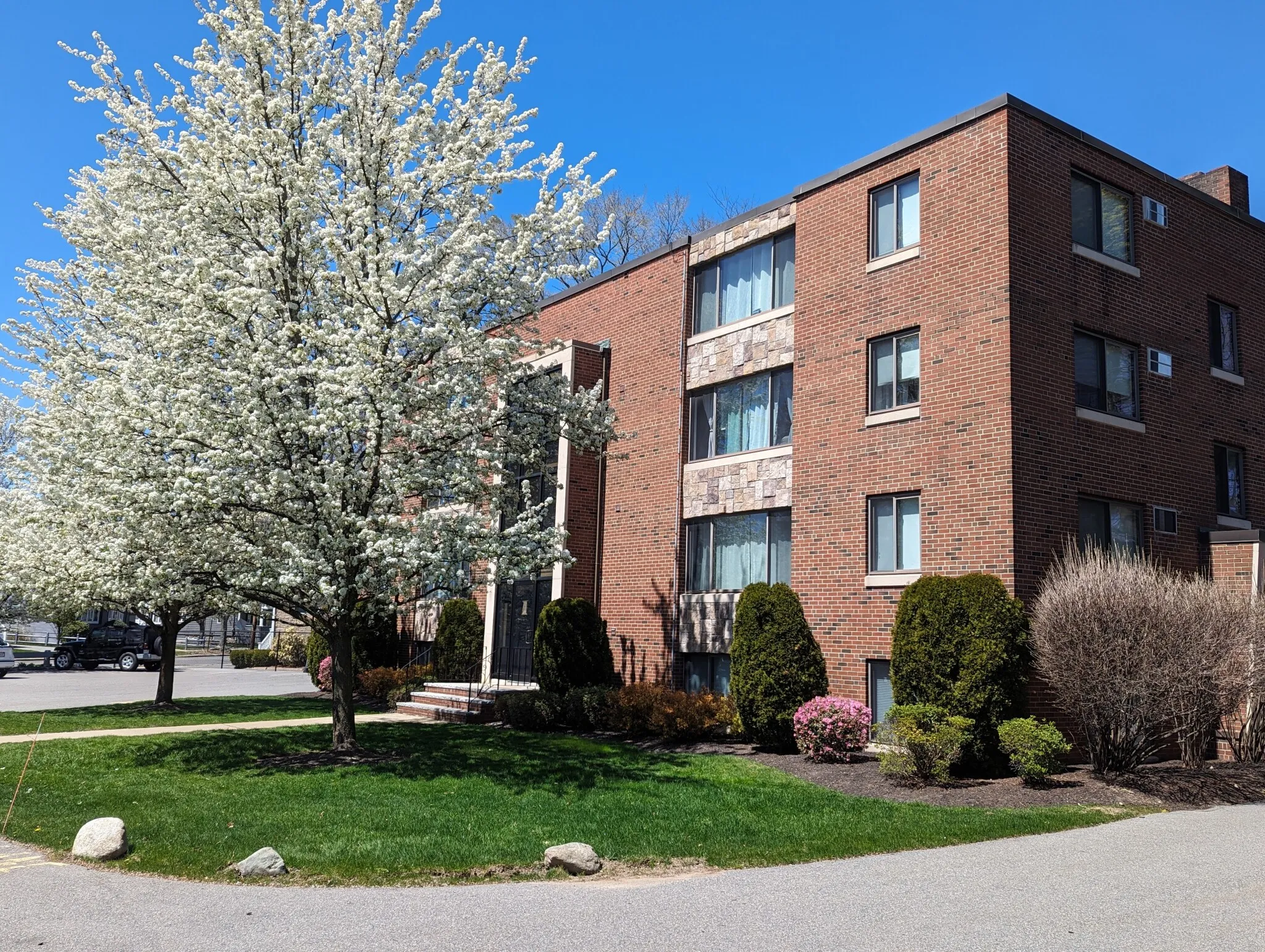 2 bed, 1 bath apartment for rent at 175 West Wyoming Ave Unit 46, Melrose — photo 15 of 17