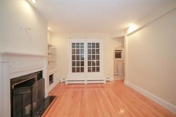 5 bed, 3 bath apartment for rent at 1751 Commonwealth Ave Unit 1, Brighton — photo 4 of 22