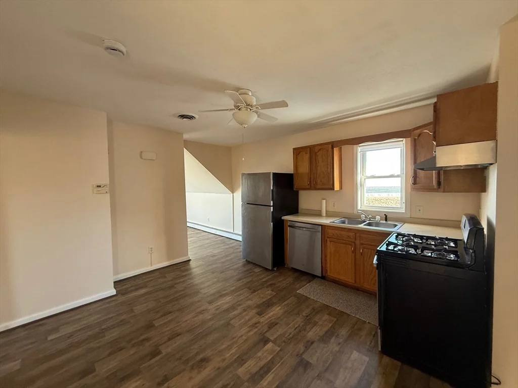 3 bed, 1 bath apartment for rent at 1753 E Rodney French Blvd Unit 3, South End — photo 4 of 12