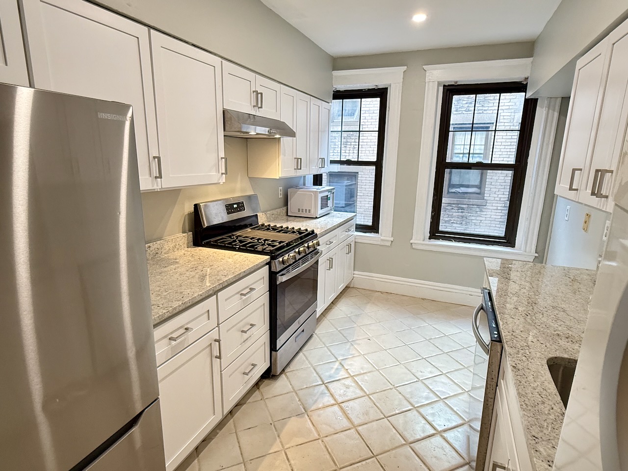 2 bed, 1 bath apartment for rent at 1754 Commonwealth Ave Unit 5, Brighton