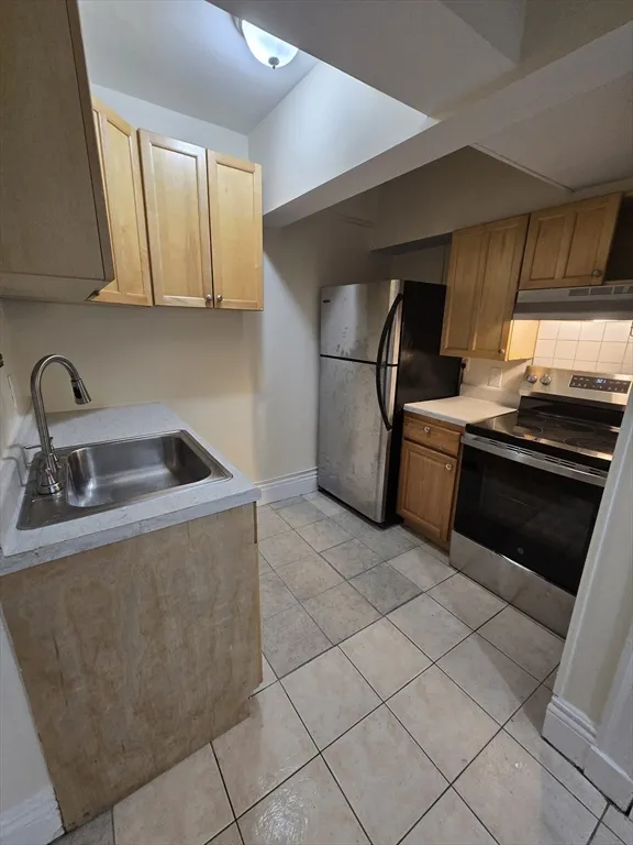 2 bed, 1 bath apartment for rent at 1754 Commonwealth Ave Unit B, Brighton