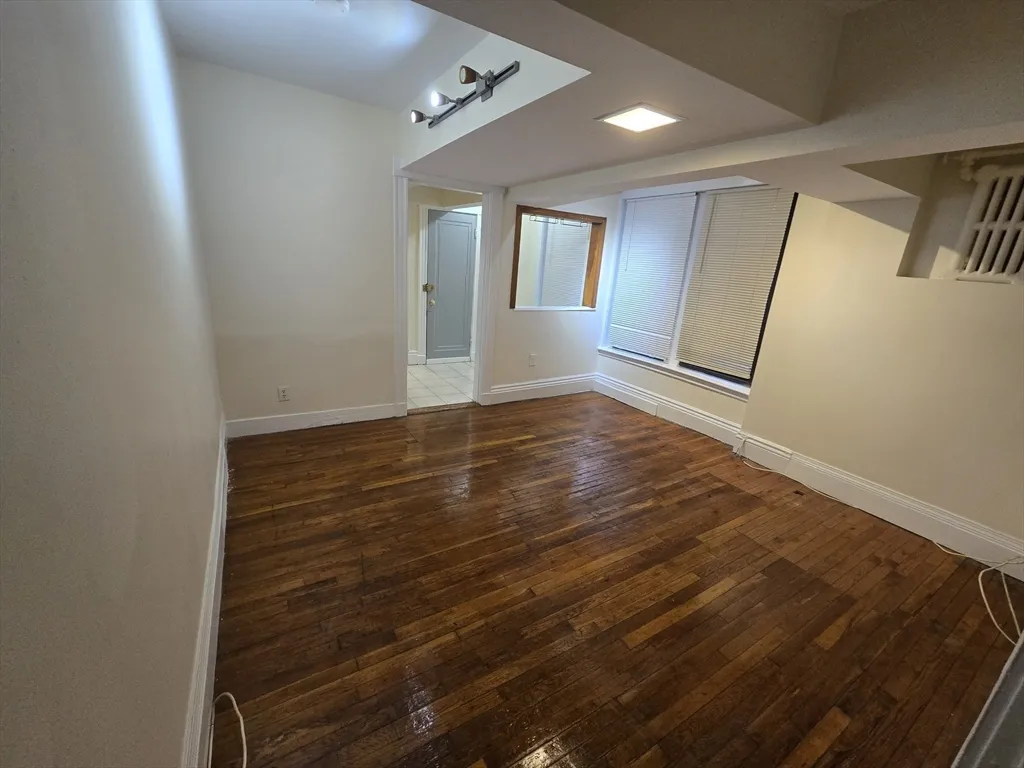 2 bed, 1 bath apartment for rent at 1754 Commonwealth Ave Unit B, Brighton — photo 4 of 8