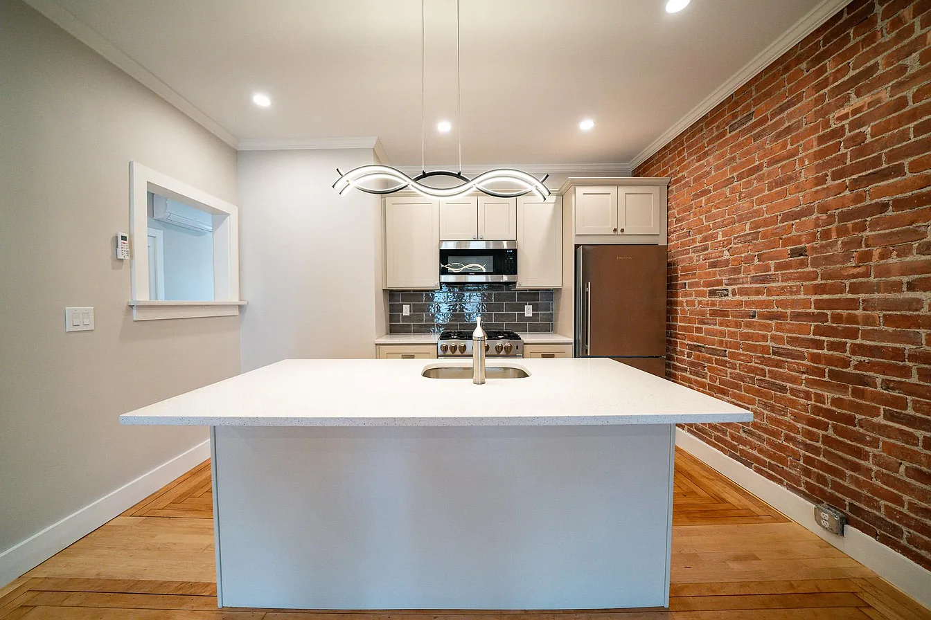 3 bed, 2 bath apartment for rent at 1755 Commonwealth Ave Unit 1, Brighton — photo 5 of 20
