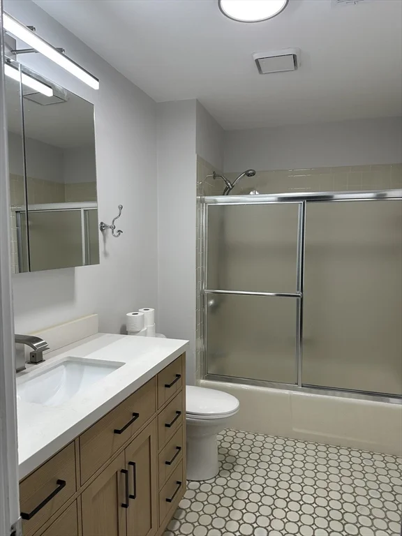 3 bed, 3 bath apartment for rent at 1757 Beacon St Unit 1, Brookline — photo 16 of 18