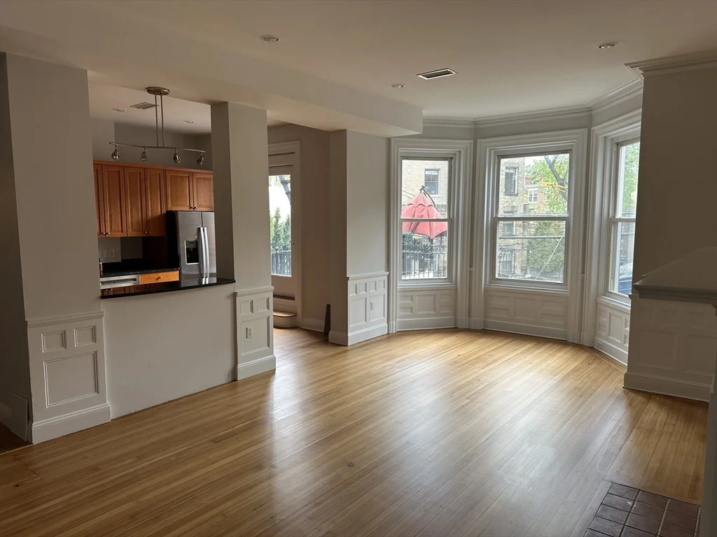 3 bed, 3 bath apartment for rent at 1757 Beacon St Unit 1, Brookline — photo 3 of 18
