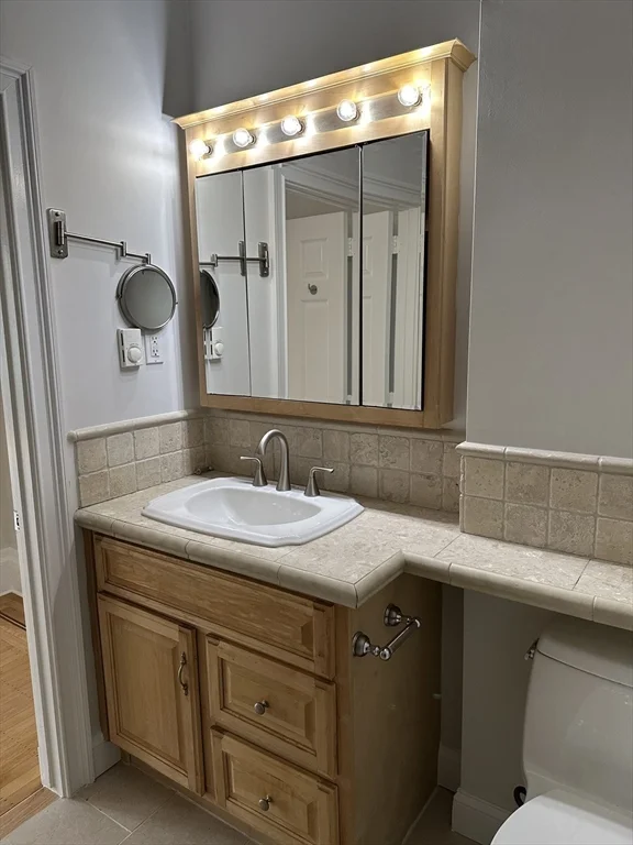3 bed, 3 bath apartment for rent at 1757 Beacon St Unit 1, Brookline — photo 11 of 18