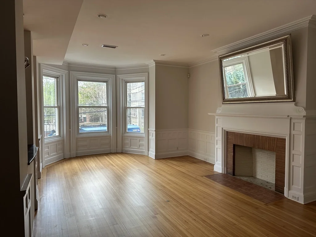 3 bed, 3 bath apartment for rent at 1757 Beacon St Unit 1, Brookline — photo 2 of 18