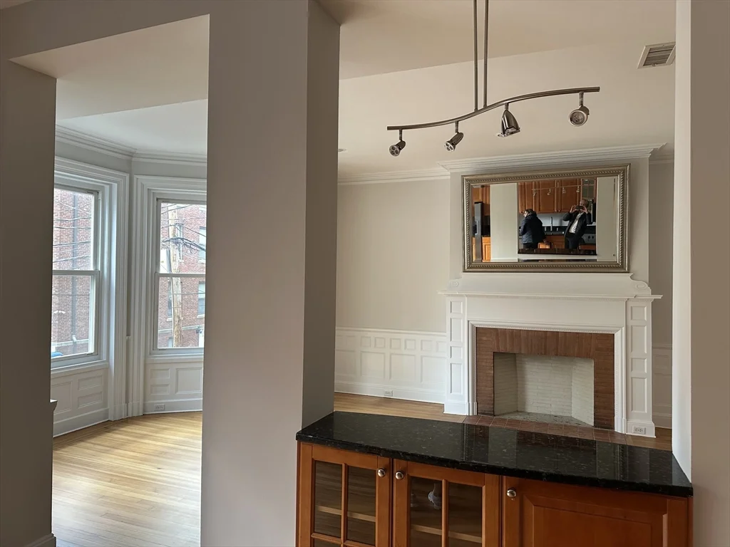 3 bed, 3 bath apartment for rent at 1757 Beacon St Unit 1, Brookline — photo 6 of 18