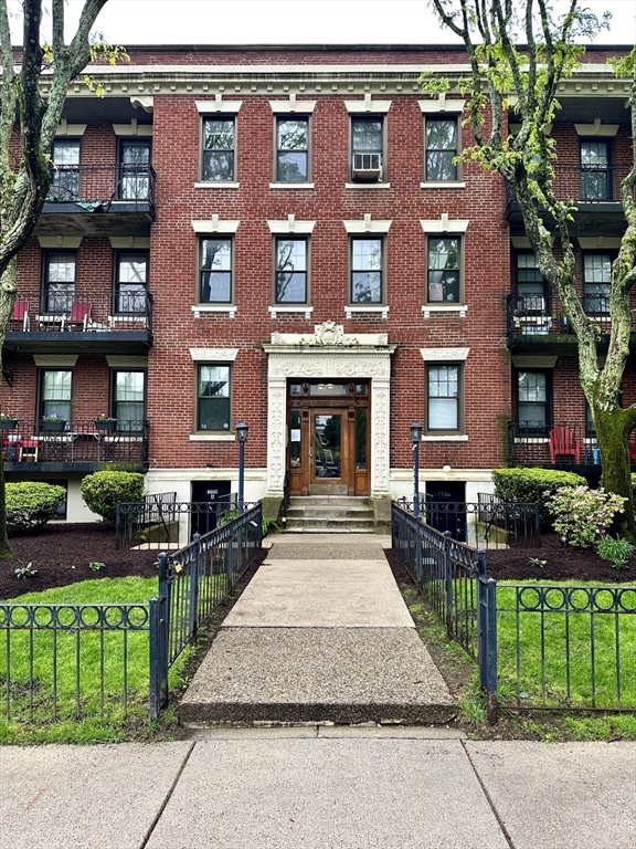 1 bed, 1 bath apartment for rent at 1758 Commonwealth Ave Unit 7, Brighton — photo 1 of 12