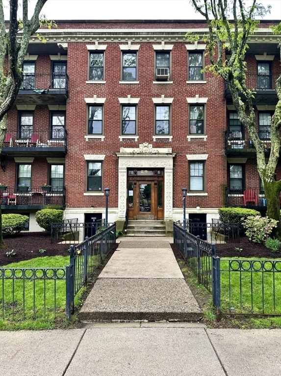1 bed, 1 bath apartment for rent at 1758 Commonwealth Ave Unit 7, Brighton