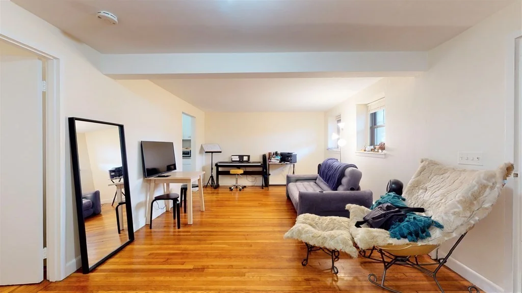 1 bed, 1 bath apartment for rent at 1758 Commonwealth Ave Unit B, Boston — photo 1 of 13