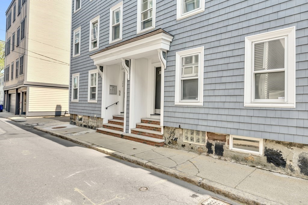 1 bed, 1 bath apartment for rent at 176 Bowen St Unit 2, South Boston — photo 10 of 11