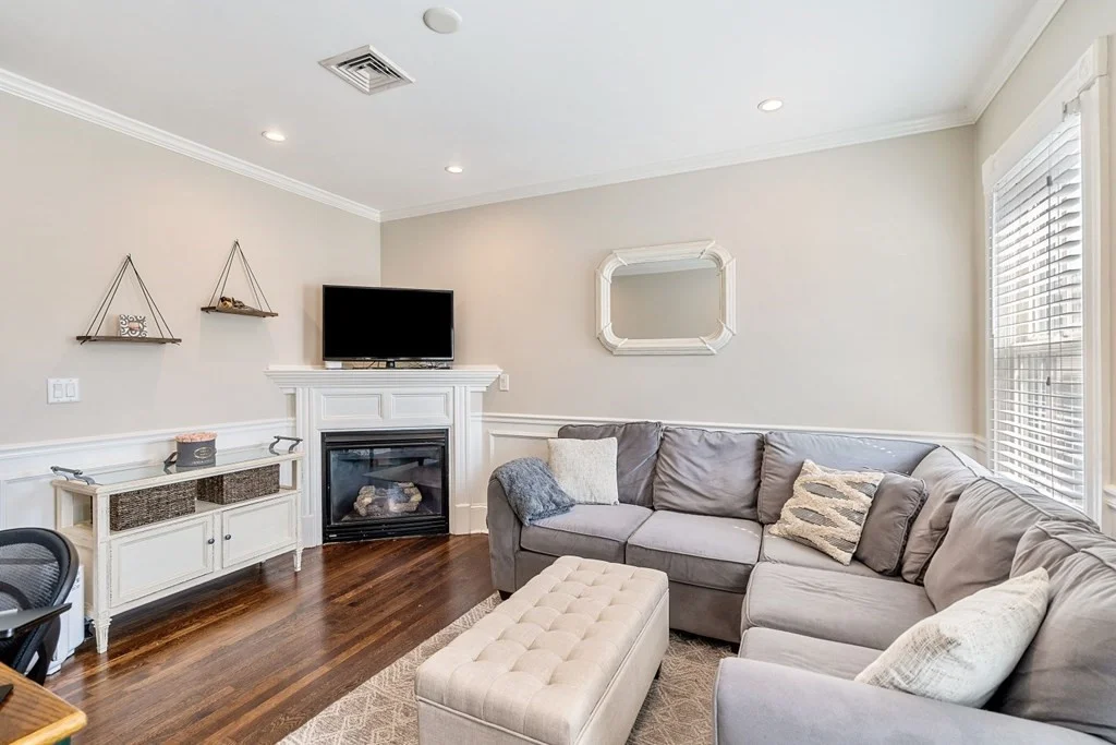 2 bed, 1 bath apartment for rent at 176 Bowen St Unit 3, South Boston