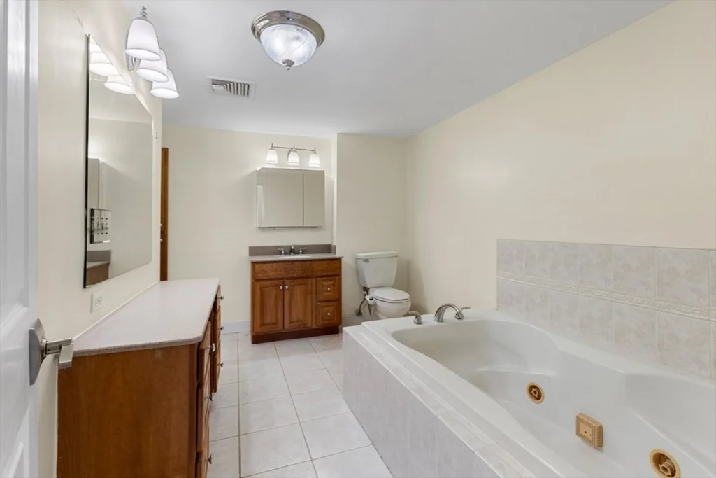 6 bed, 3 bath apartment for rent at 176 Burlington St Unit 176, Lexington — photo 18 of 24