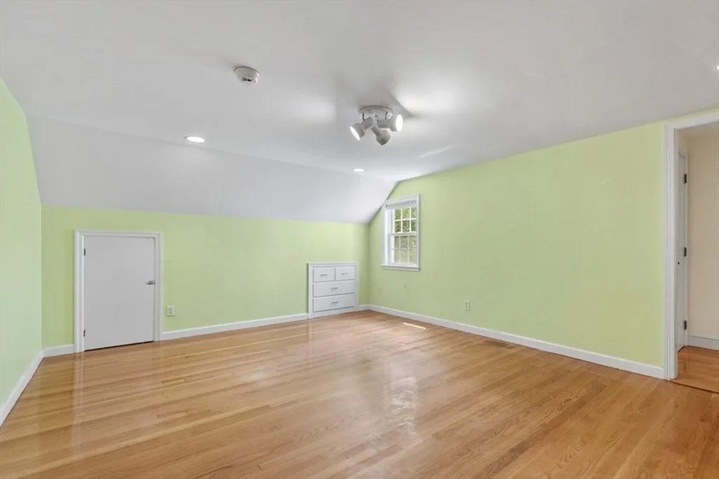 6 bed, 3 bath apartment for rent at 176 Burlington St Unit 176, Lexington — photo 20 of 24