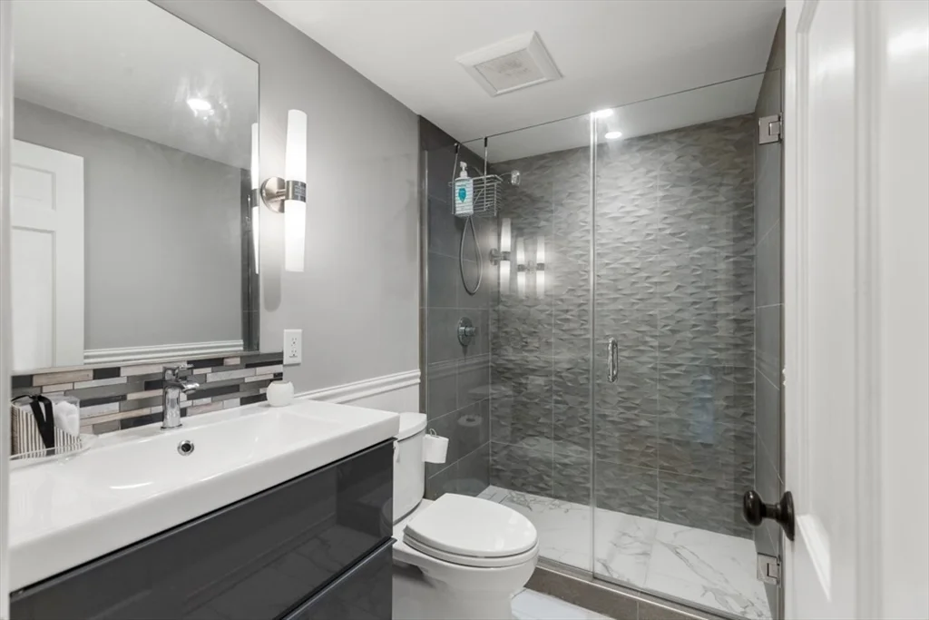 6 bed, 3 bath apartment for rent at 176 Burlington St Unit 176, Lexington — photo 12 of 24